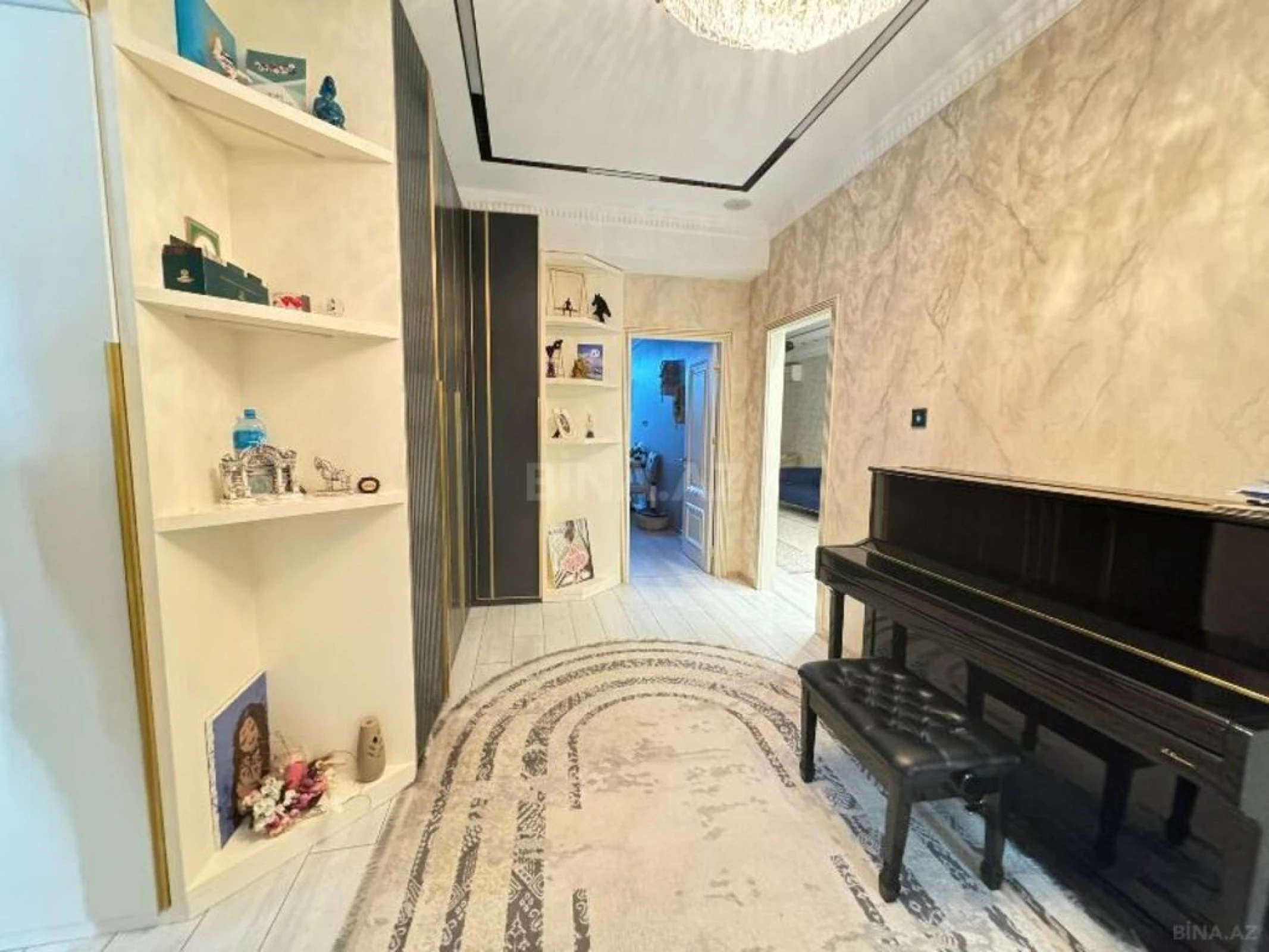 Satılır 3 otaqlı mənzil 147 m²
