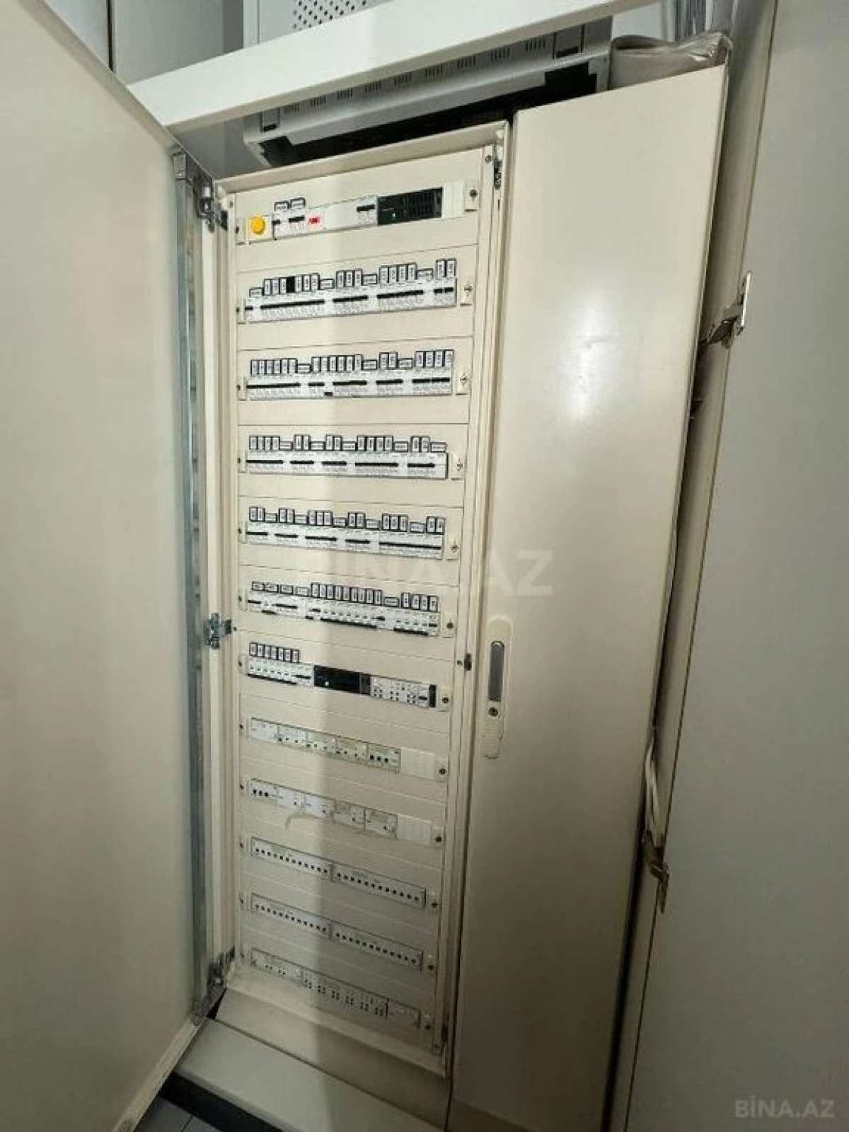 Satılır 3 otaqlı mənzil 147 m²