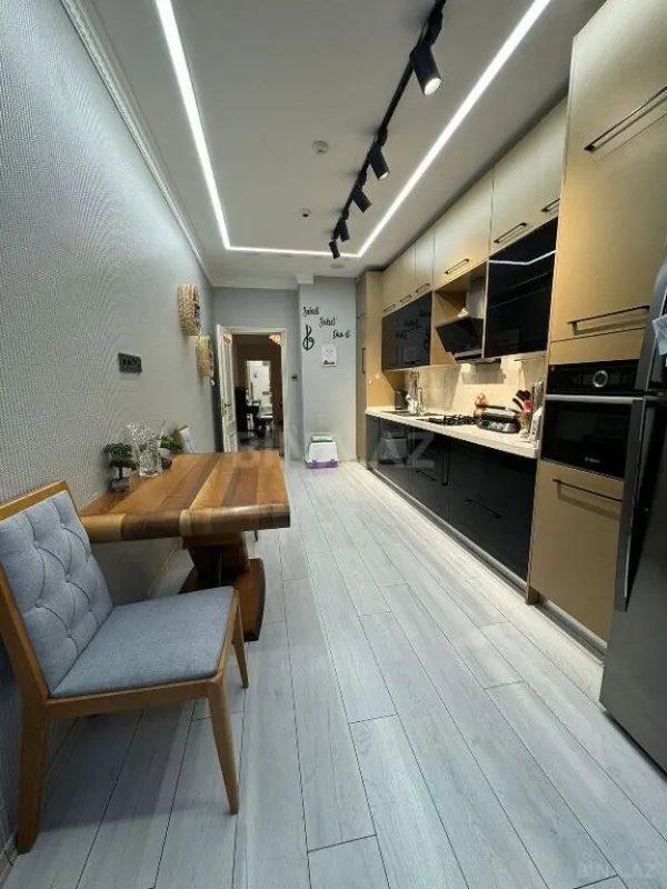 Satılır 3 otaqlı mənzil 147 m²