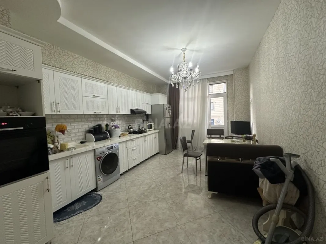 Satılır 3 otaqlı mənzil 157 m²