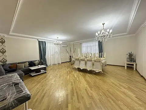 Satılır 3 otaqlı mənzil 157 m²