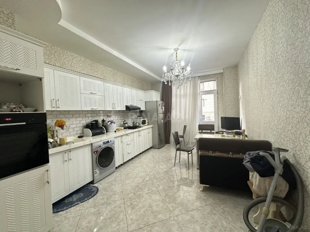 Satılır 3 otaqlı mənzil 157 m²
