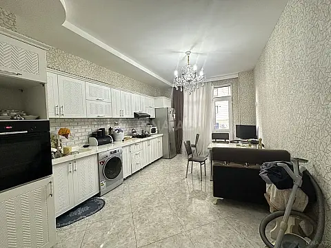 Satılır 3 otaqlı mənzil 157 m²