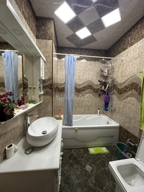 Satılır 3 otaqlı mənzil 157 m²