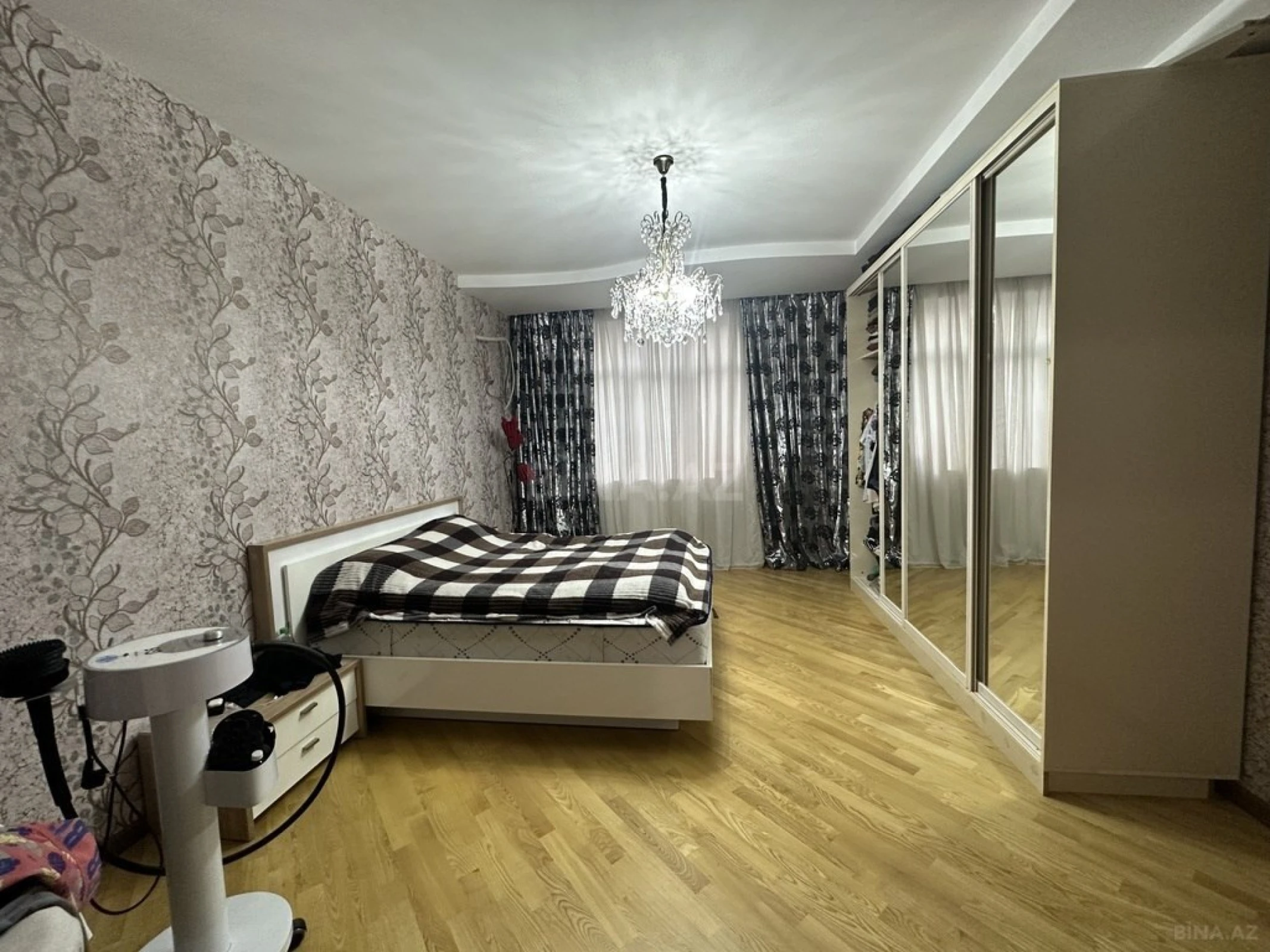 Satılır 3 otaqlı mənzil 157 m²