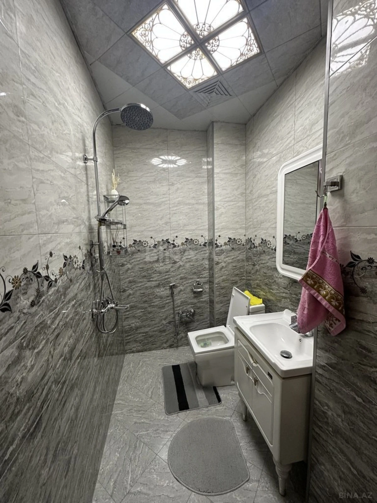 Satılır 3 otaqlı mənzil 157 m²