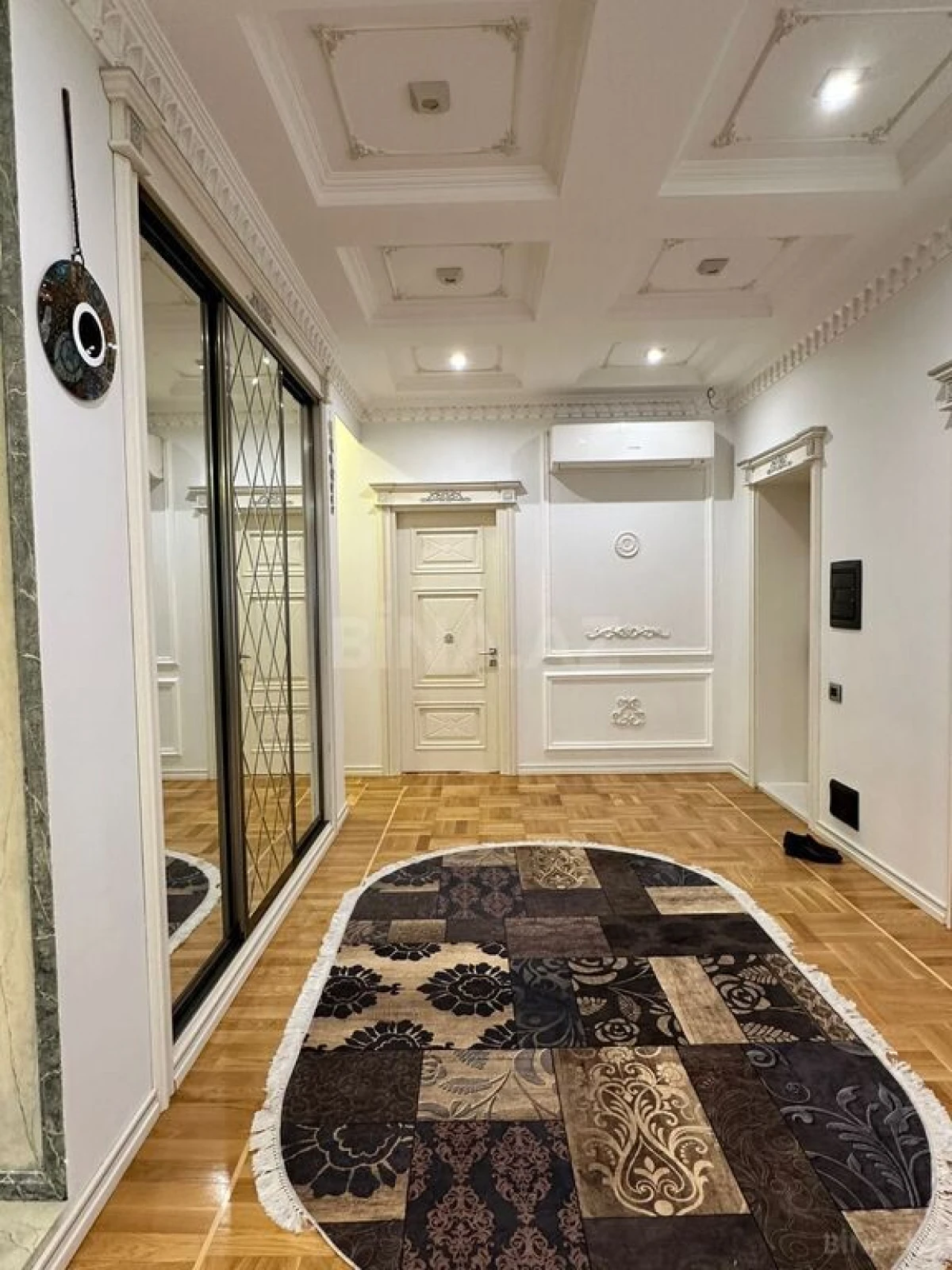 Satılır 4 otaqlı mənzil 230 m²