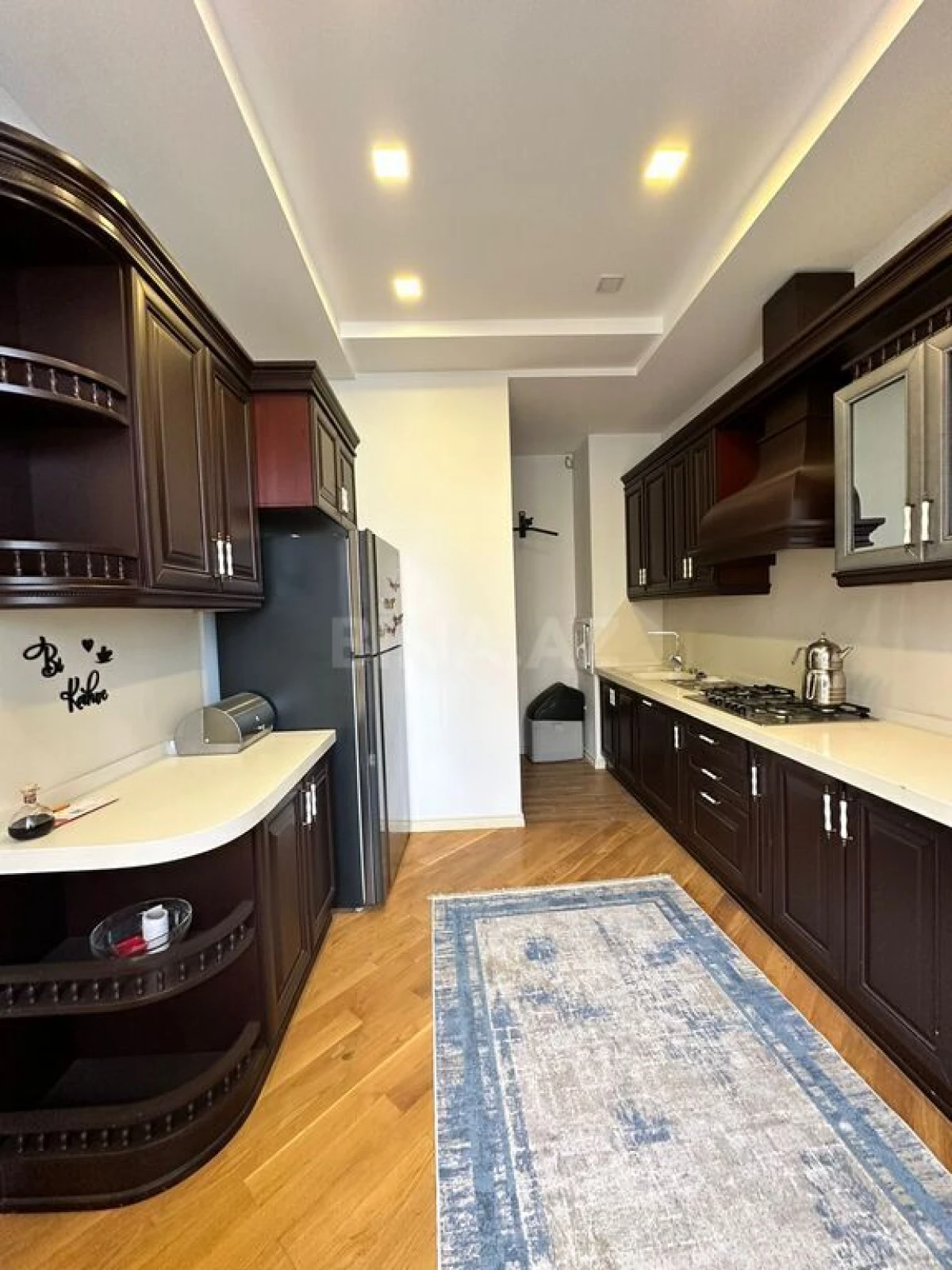 Satılır 4 otaqlı mənzil 230 m²