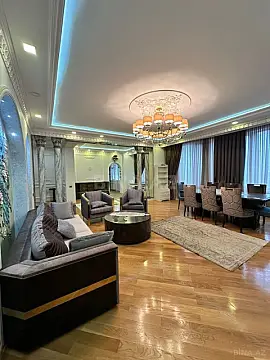 Satılır 4 otaqlı mənzil 230 m²