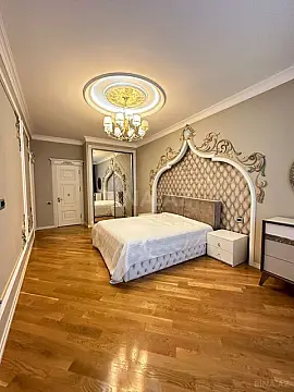 Satılır 4 otaqlı mənzil 230 m²