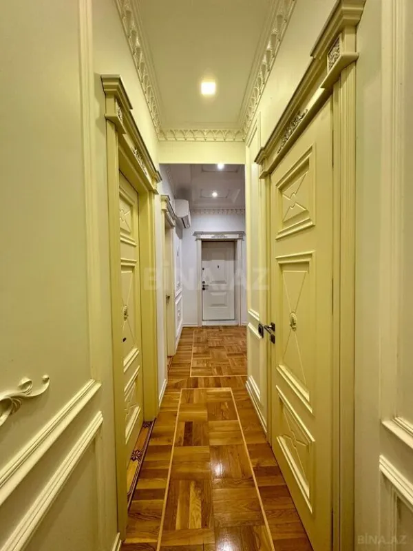Satılır 4 otaqlı mənzil 230 m²