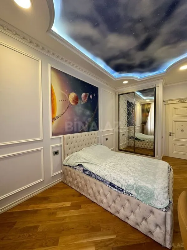 Satılır 4 otaqlı mənzil 230 m²