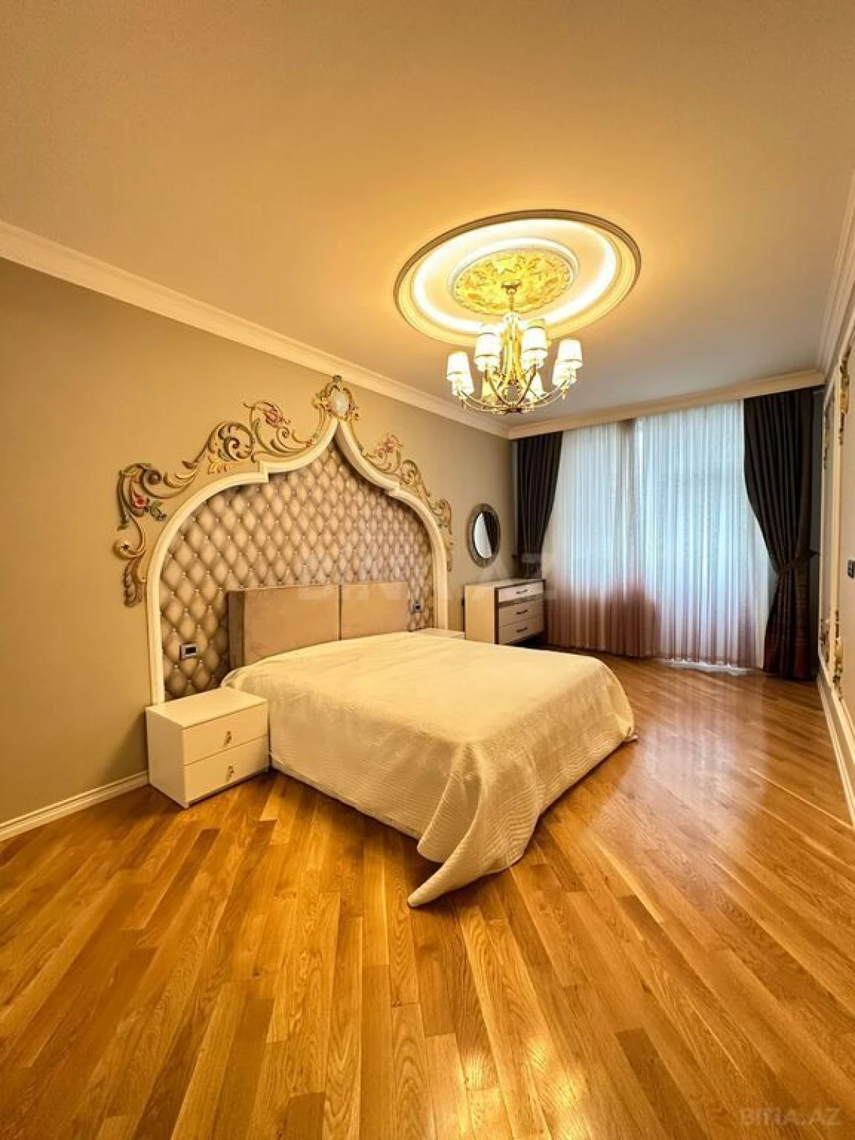 Satılır 4 otaqlı mənzil 230 m²