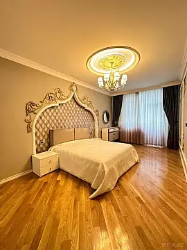 Satılır 4 otaqlı mənzil 230 m²