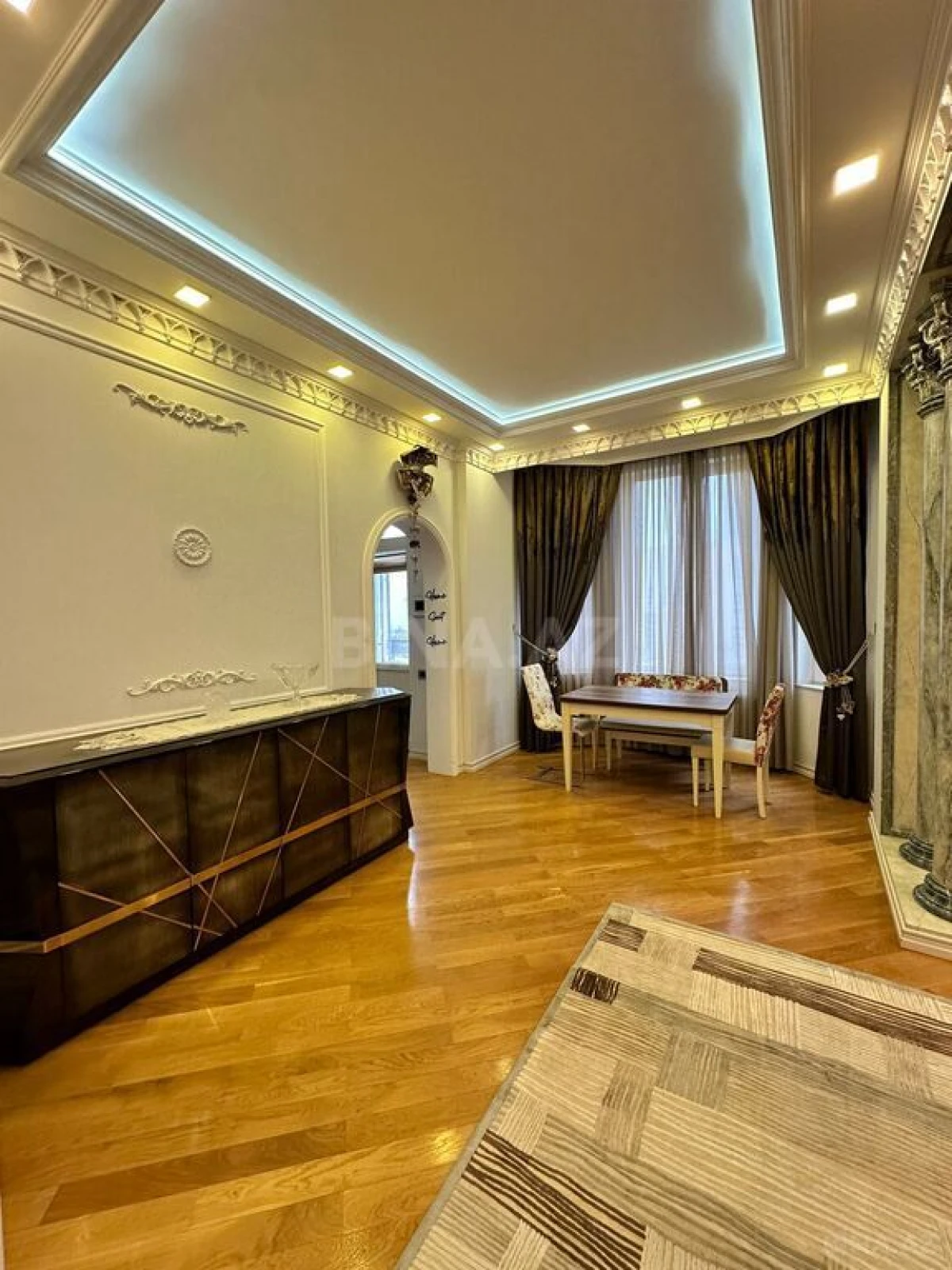 Satılır 4 otaqlı mənzil 230 m²