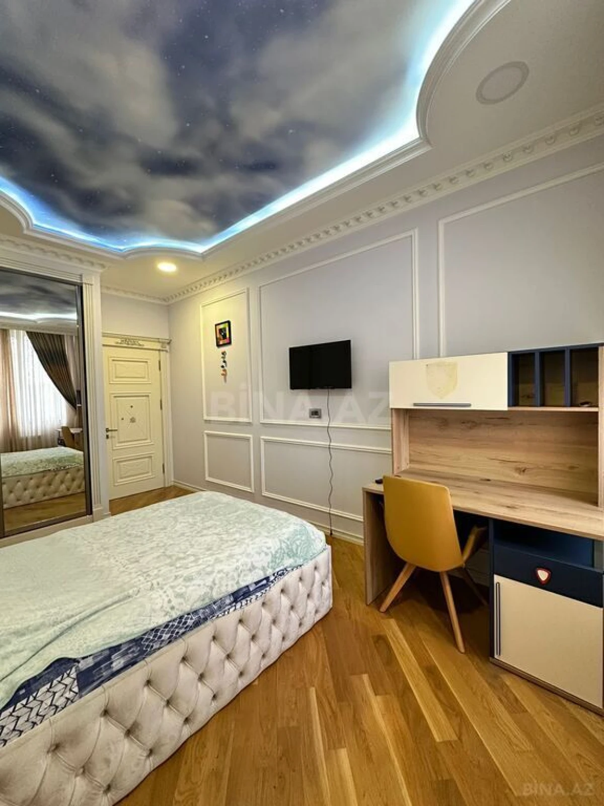 Satılır 4 otaqlı mənzil 230 m²