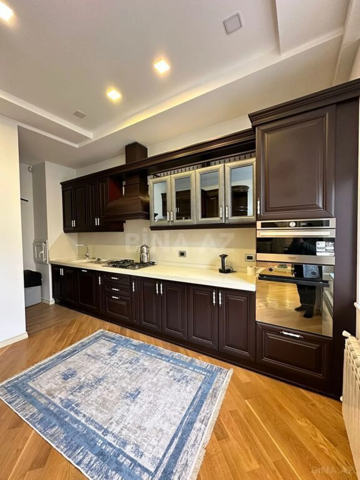 Satılır 4 otaqlı mənzil 230 m²