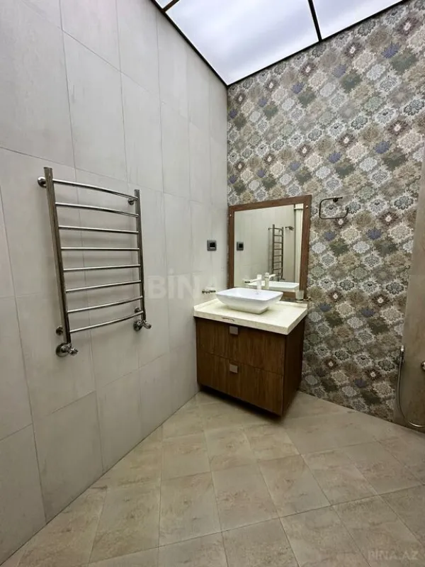 Satılır 4 otaqlı mənzil 230 m²
