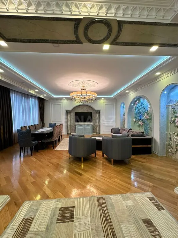 Satılır 4 otaqlı mənzil 230 m²