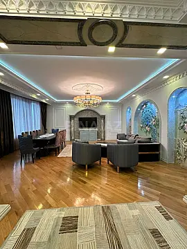 Satılır 4 otaqlı mənzil 230 m²