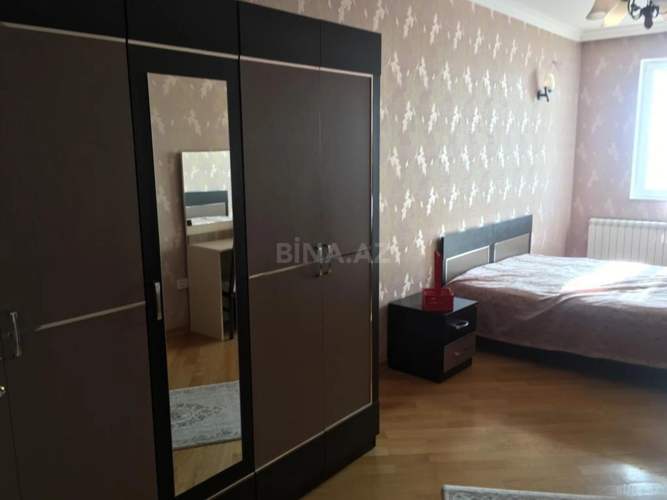 Satılır 3 otaqlı mənzil 125 m²