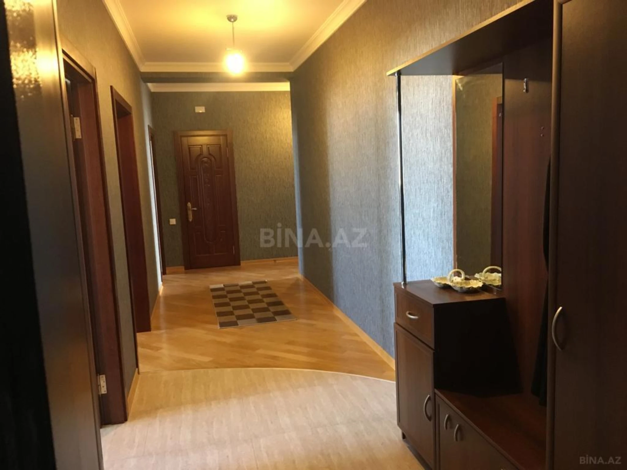 Satılır 3 otaqlı mənzil 125 m²