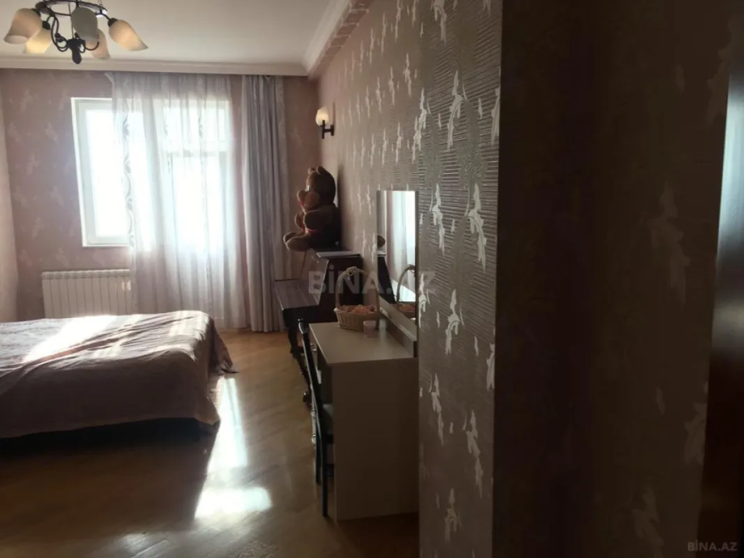 Satılır 3 otaqlı mənzil 125 m²