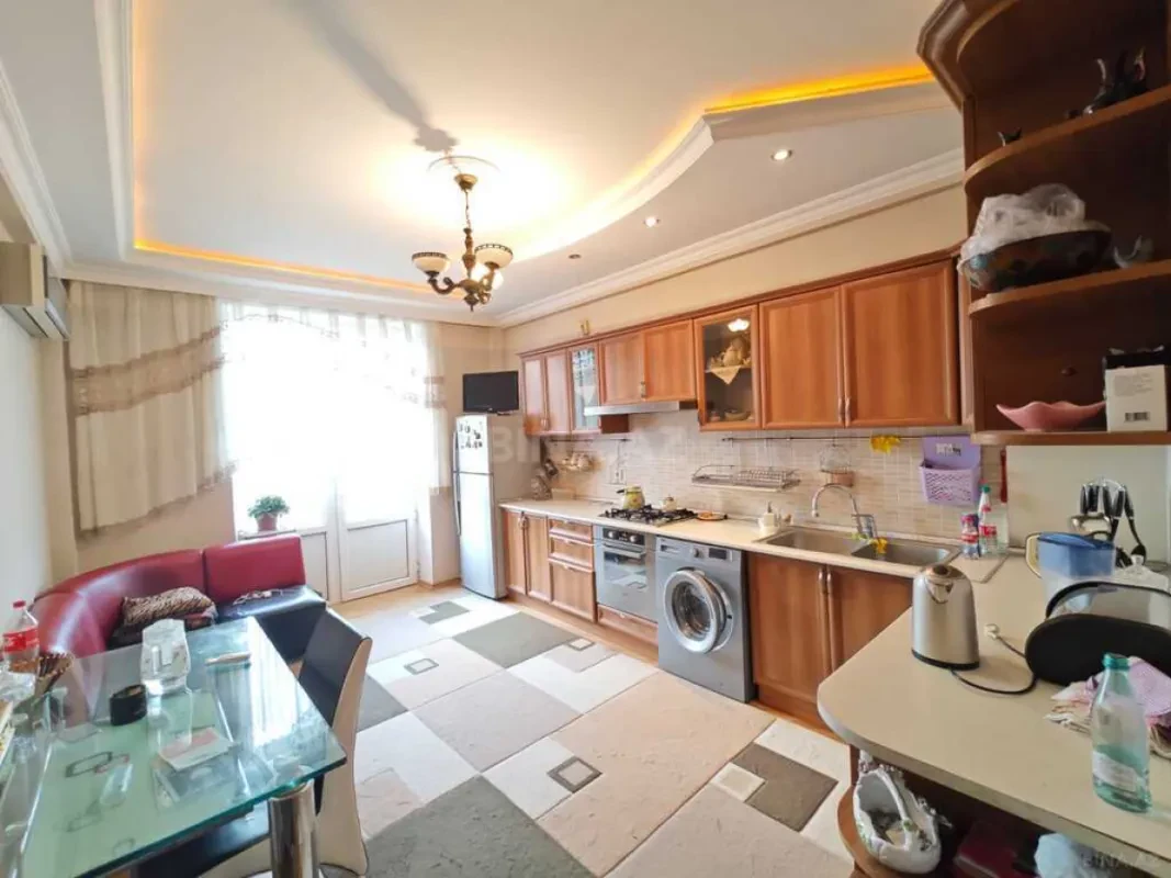 Satılır 3 otaqlı mənzil 148 m²