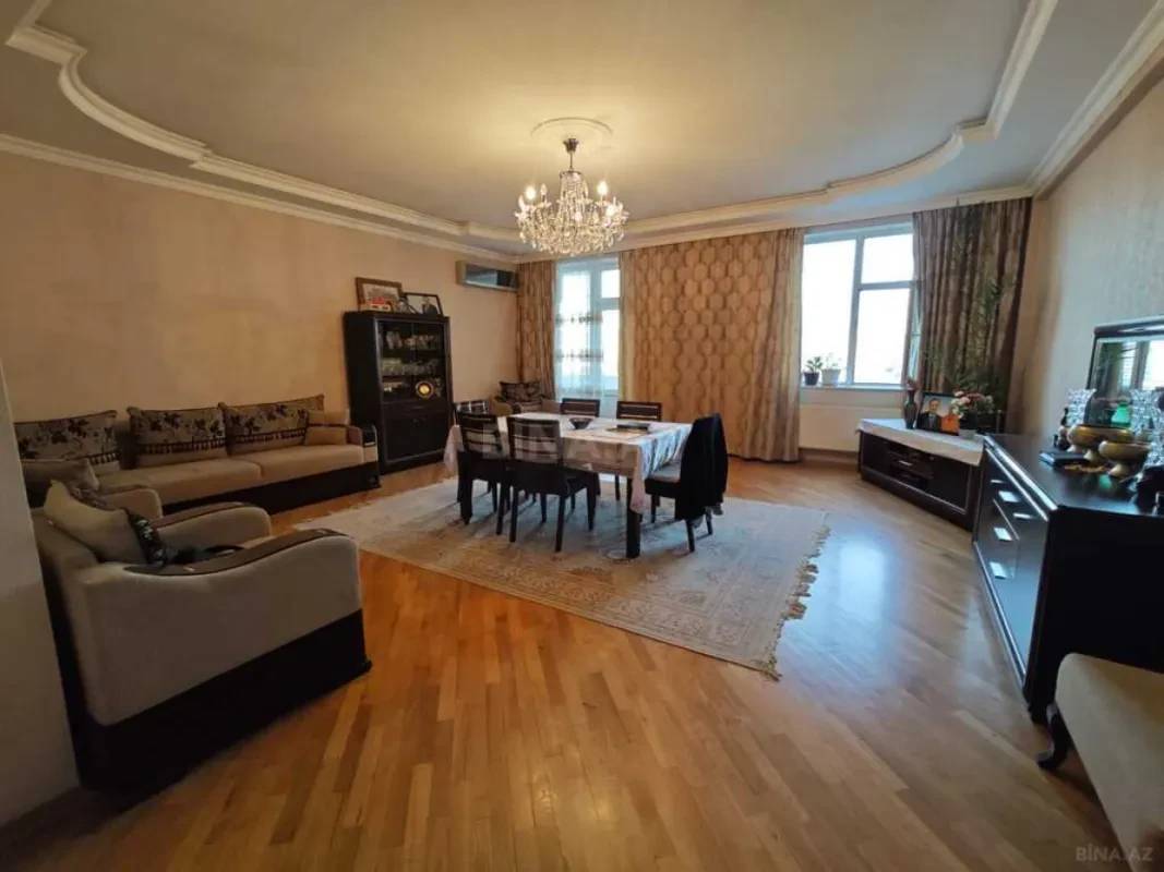 Satılır 3 otaqlı mənzil 148 m²