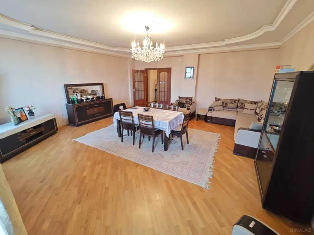 Satılır 3 otaqlı mənzil 148 m²