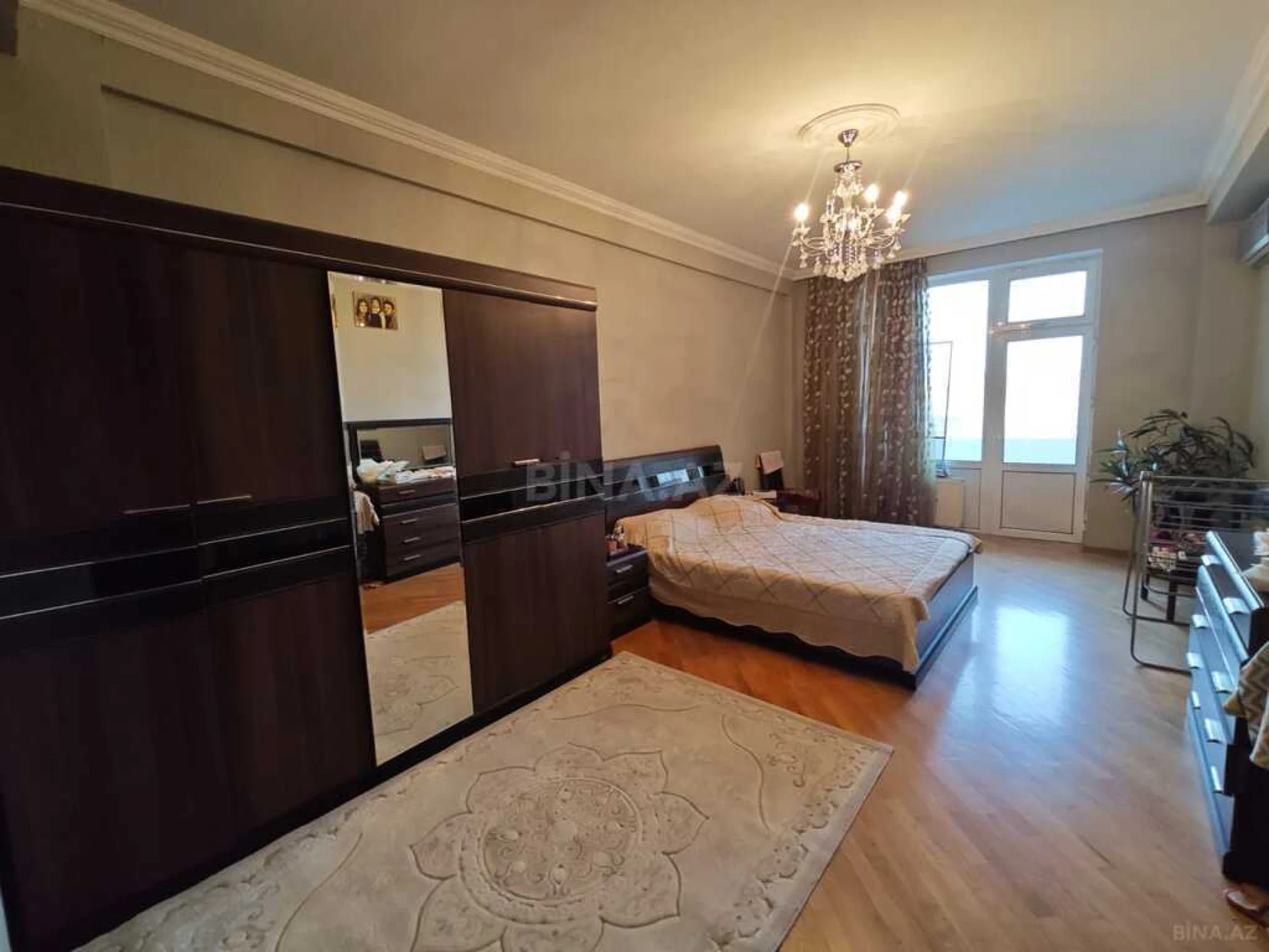 Satılır 3 otaqlı mənzil 148 m²