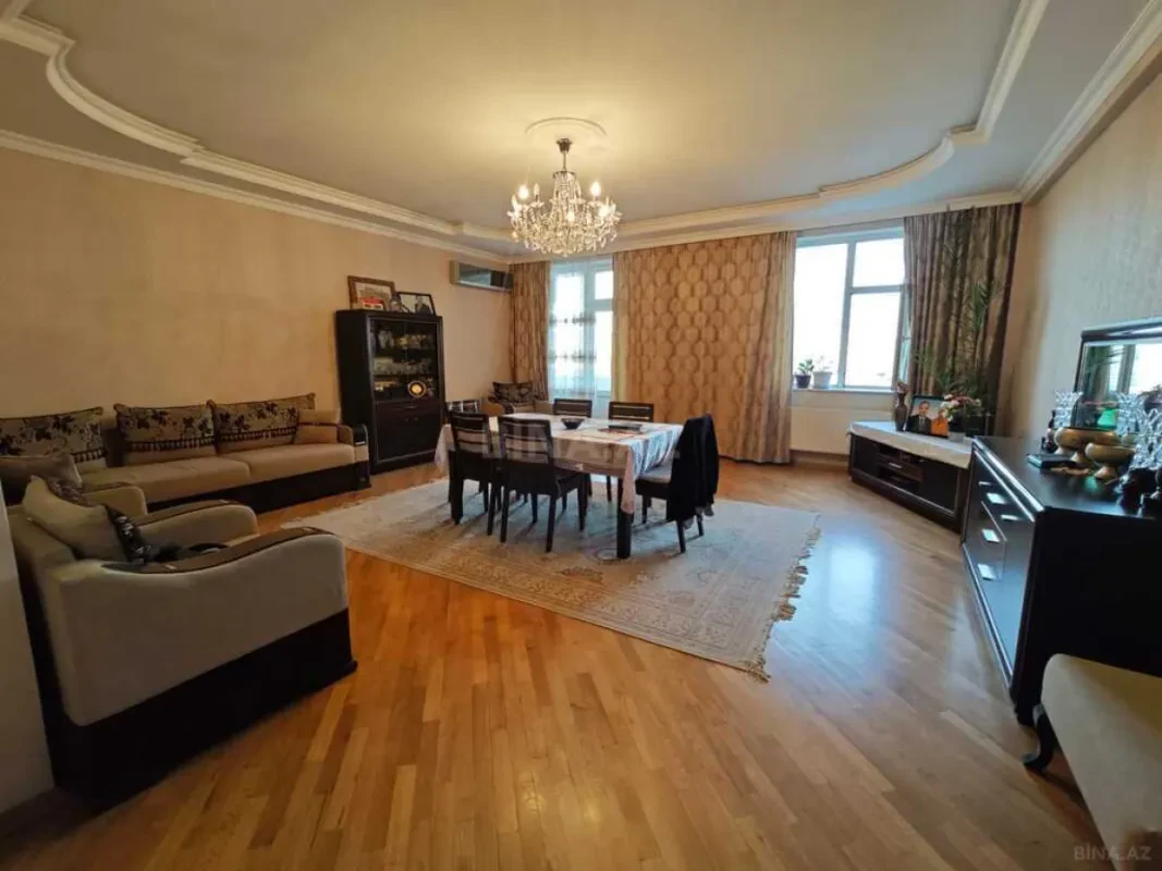 Satılır 3 otaqlı mənzil 148 m²