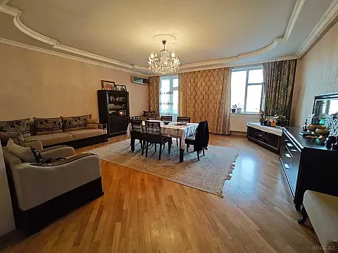Satılır 3 otaqlı mənzil 148 m²