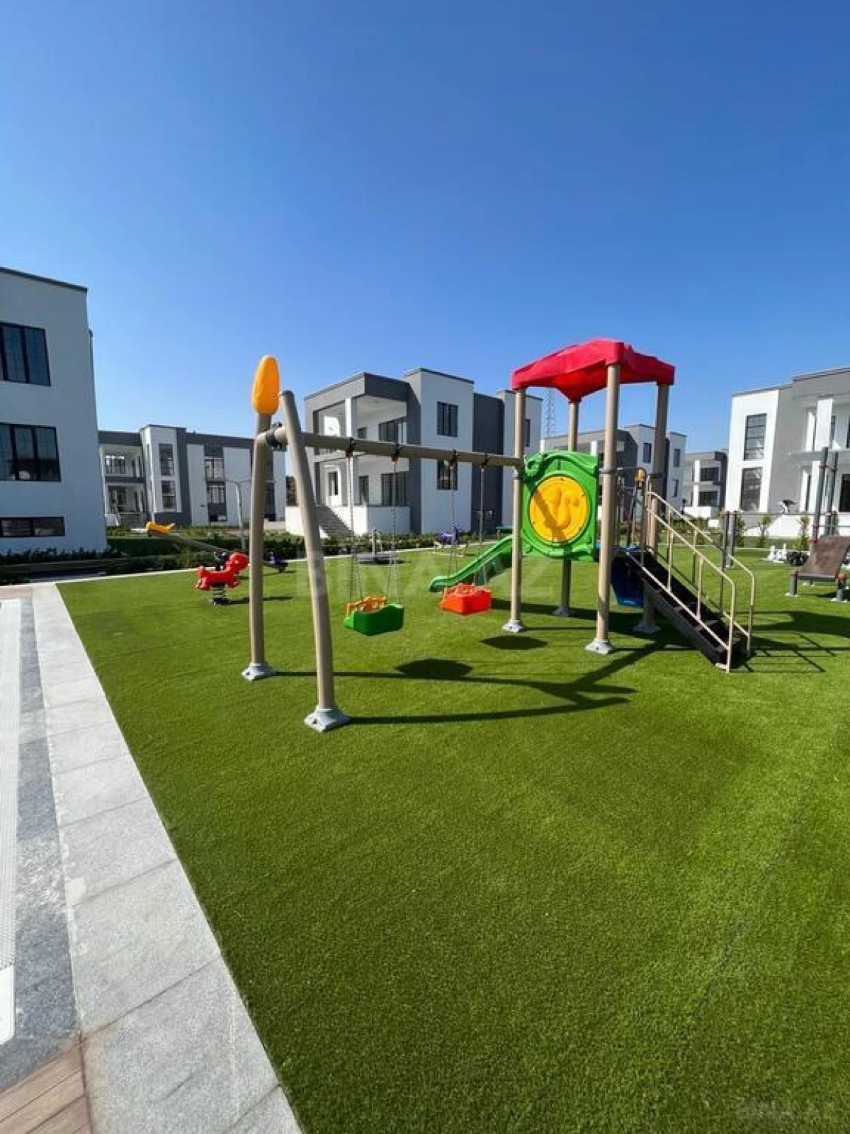 Satılır 6 otaqlı həyət evi 640 m²