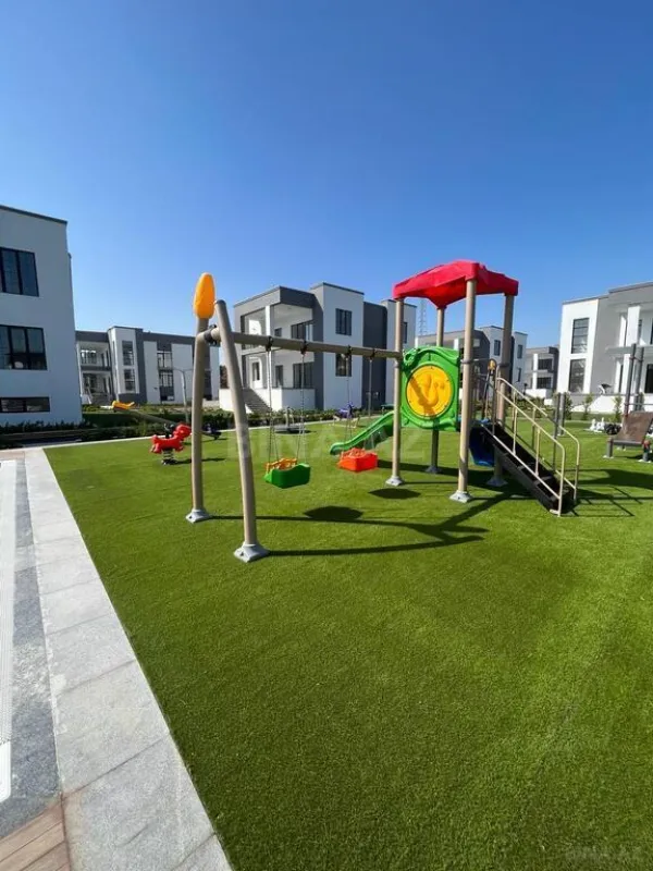 Satılır 6 otaqlı həyət evi 640 m²