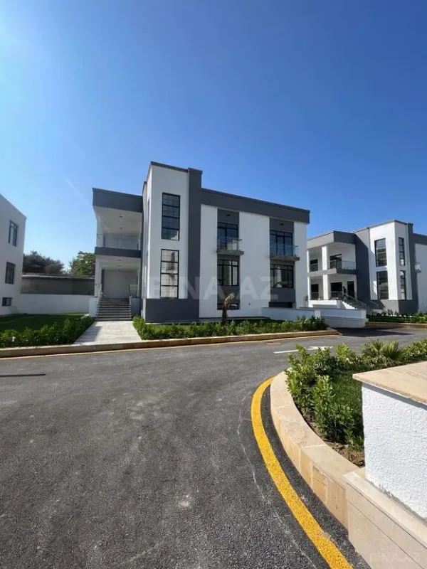 Satılır 6 otaqlı həyət evi 640 m²