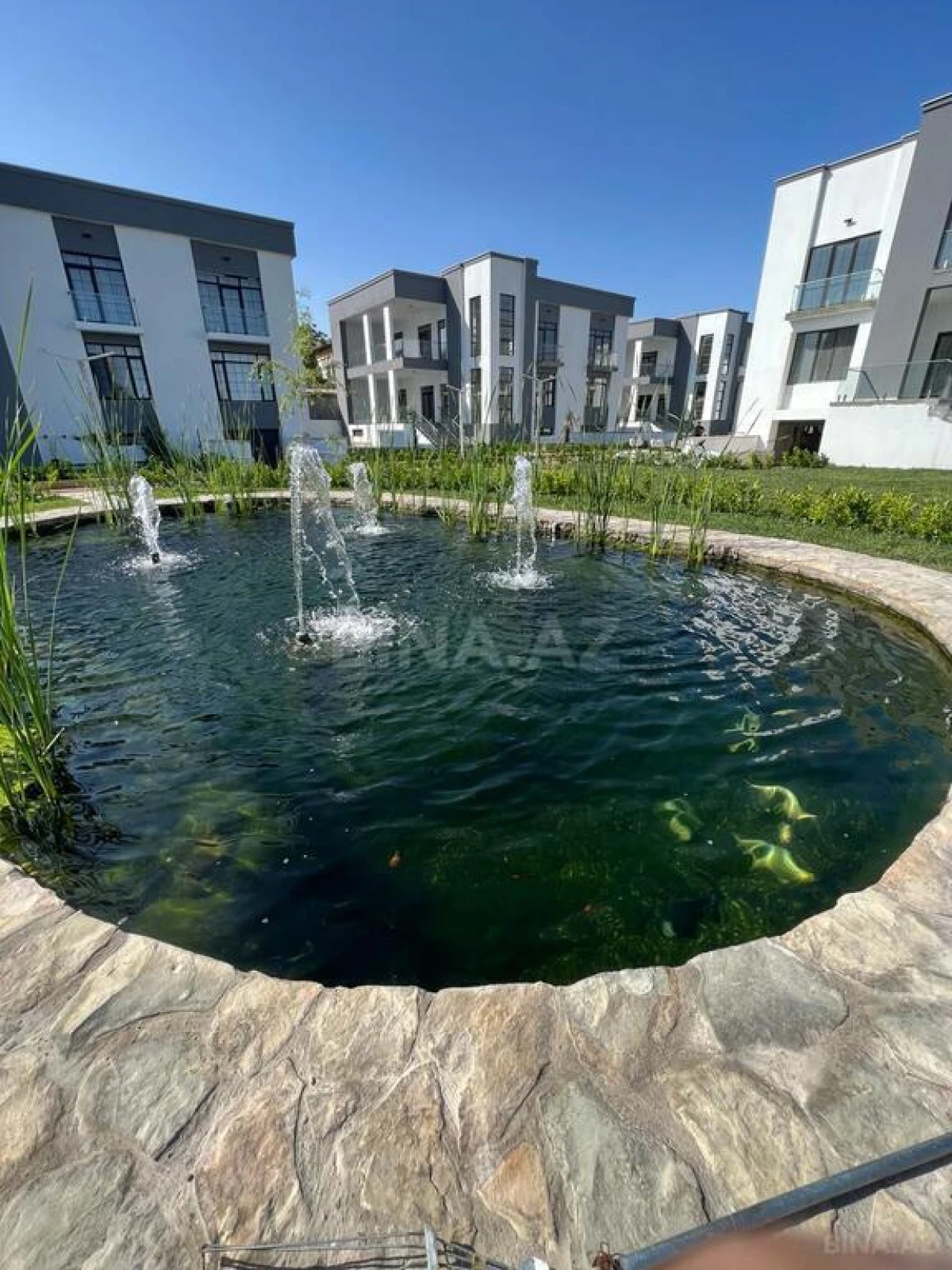 Satılır 6 otaqlı həyət evi 640 m²