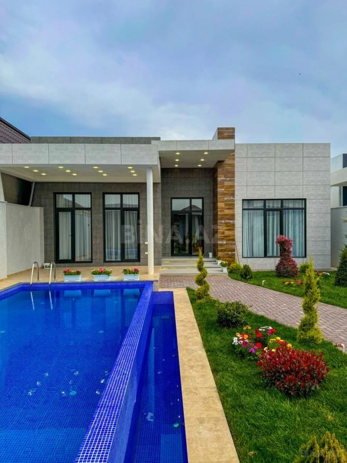 Satılır 4 otaqlı həyət evi 180 m²