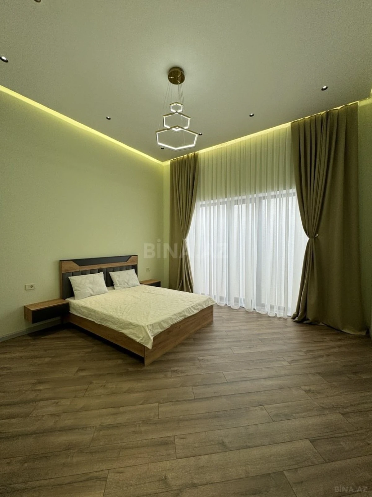 Satılır 4 otaqlı həyət evi 180 m²