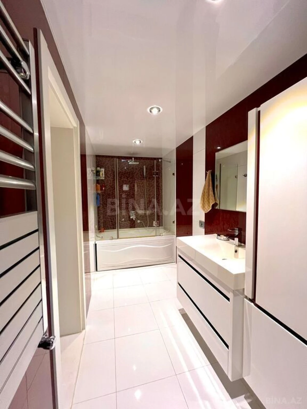 Satılır 5 otaqlı həyət evi 350 m²