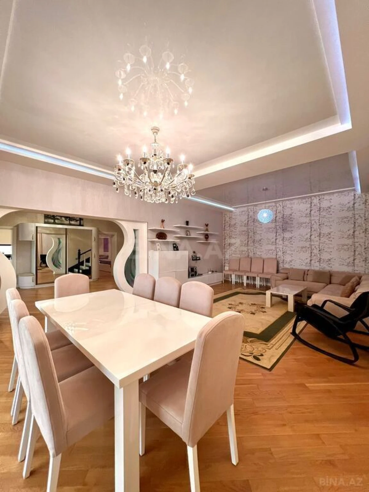 Satılır 5 otaqlı həyət evi 350 m²