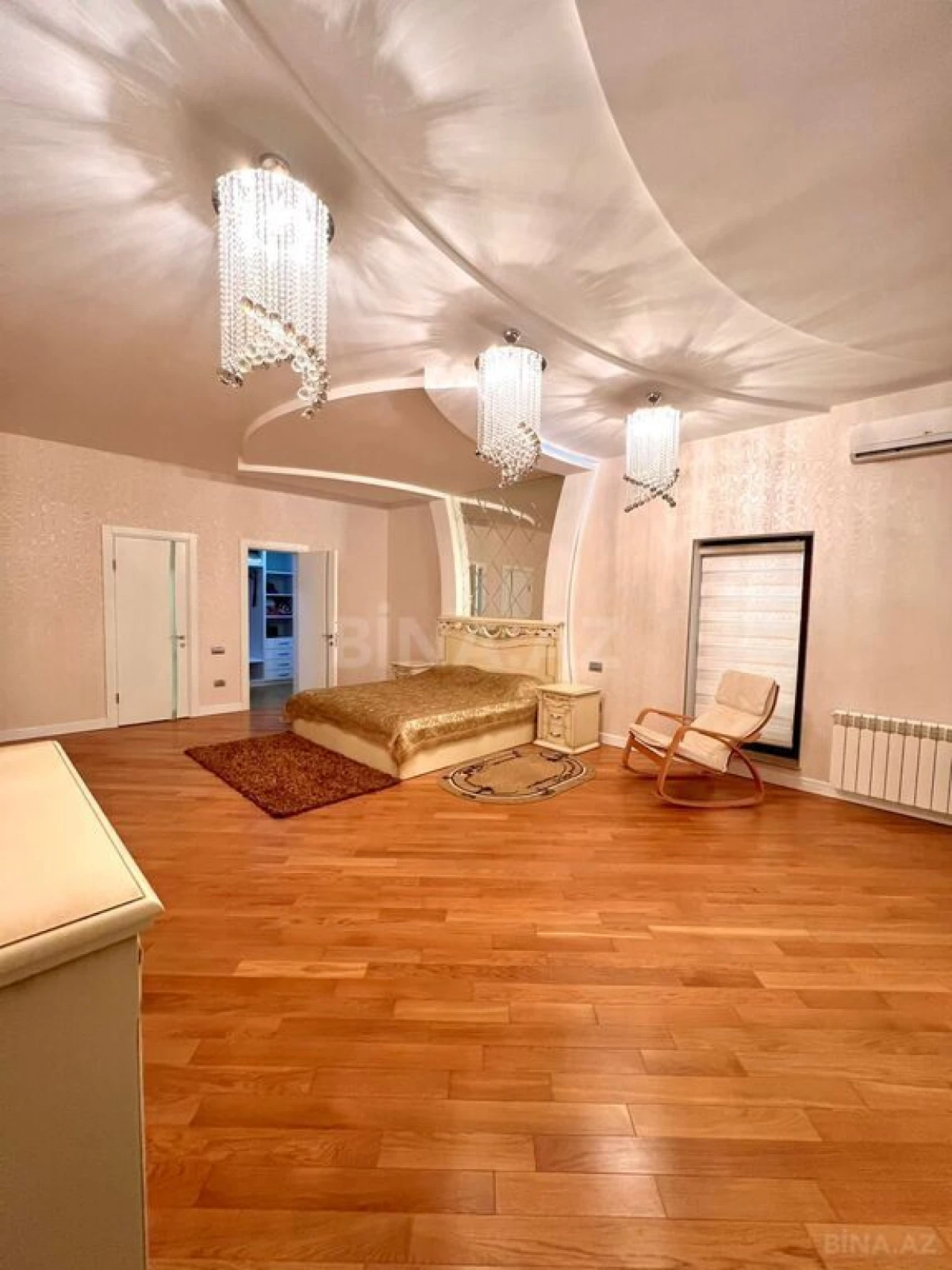 Satılır 5 otaqlı həyət evi 350 m²