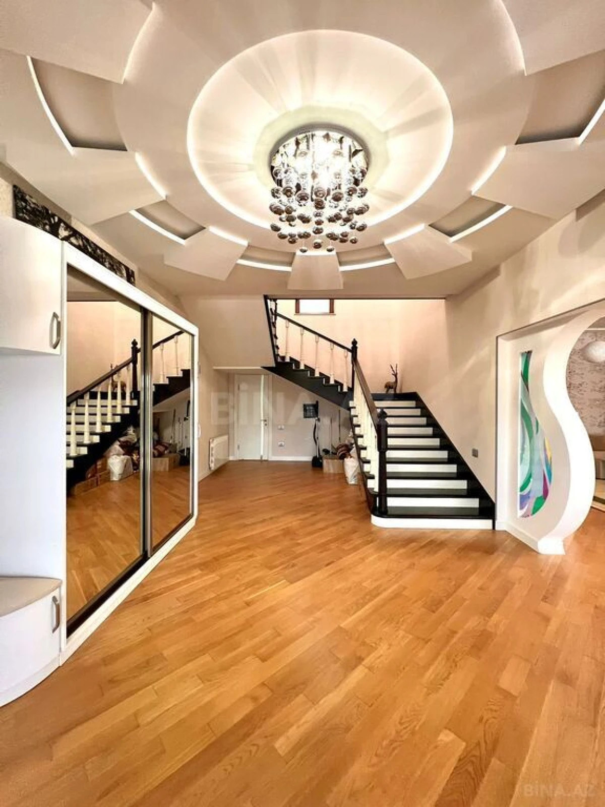 Satılır 5 otaqlı həyət evi 350 m²