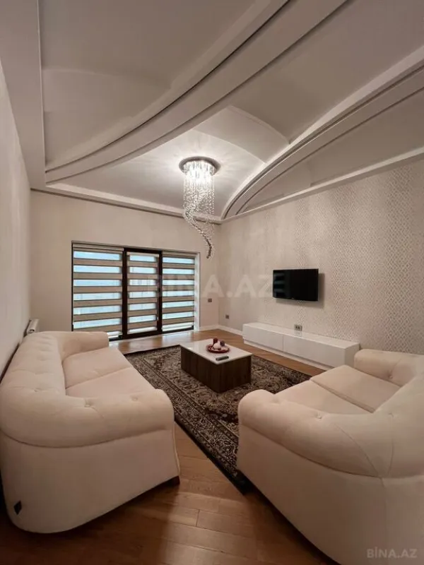 Satılır 5 otaqlı həyət evi 350 m²