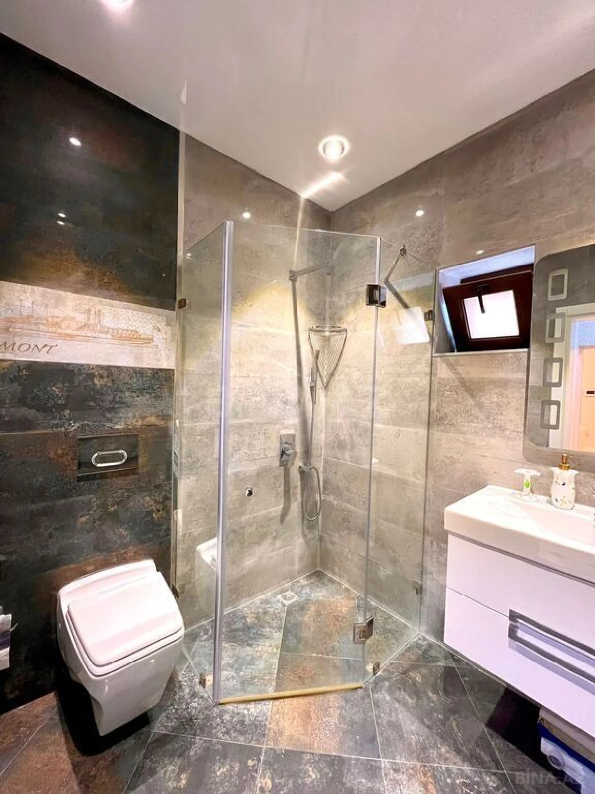 Satılır 5 otaqlı həyət evi 350 m²