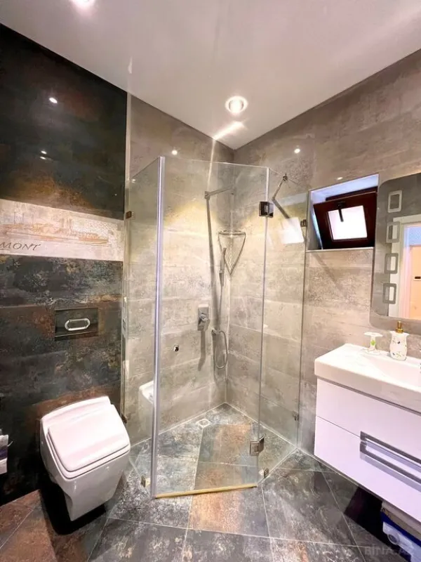 Satılır 5 otaqlı həyət evi 350 m²