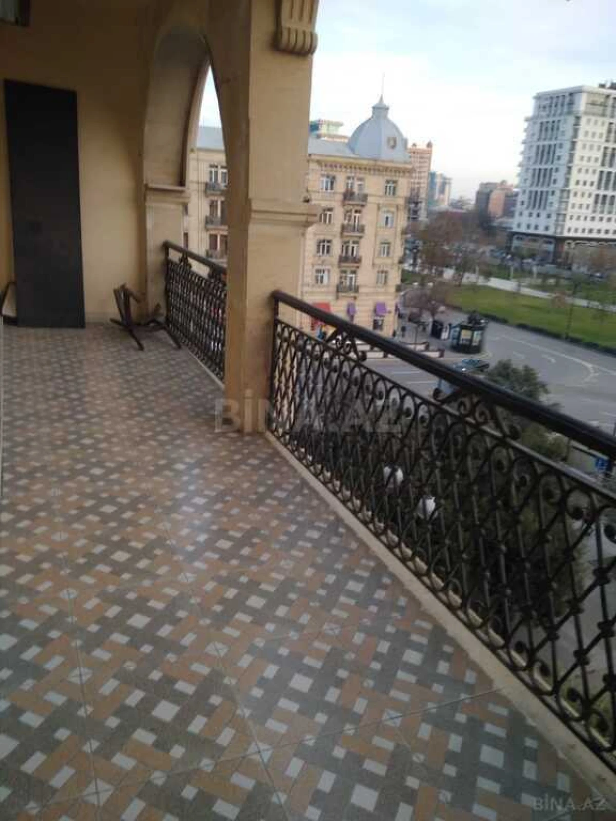 Satılır 4 otaqlı mənzil 120 m²