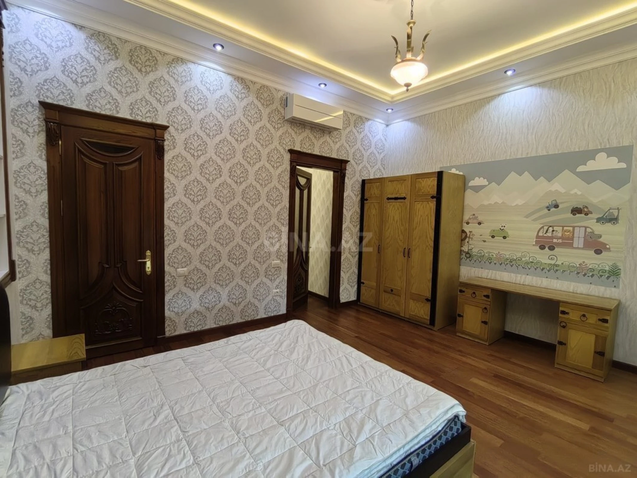 Satılır 11 otaqlı həyət evi 950 m²