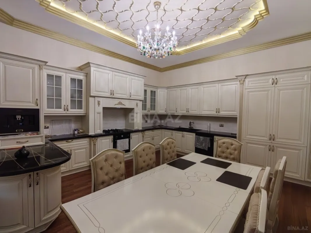 Satılır 11 otaqlı həyət evi 950 m²