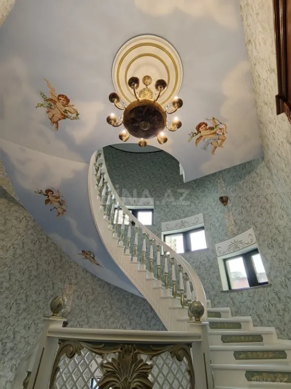 Satılır 11 otaqlı həyət evi 950 m²